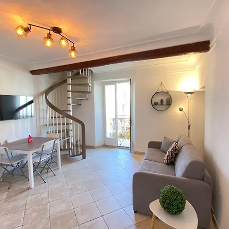 Apartment 06bj - Beautiful Air-conditioned Duplex With Balcony