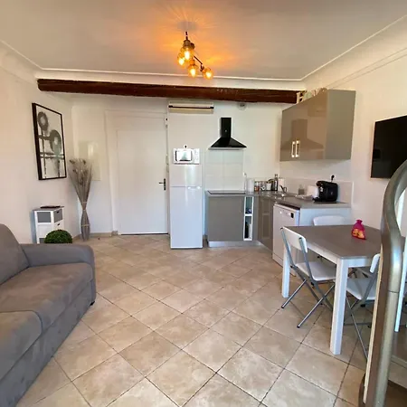 Apartment 06bj - Beautiful Air-conditioned Duplex With Balcony *