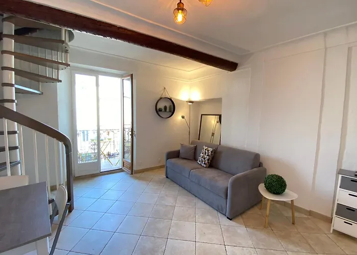 06bj - Beautiful Air-conditioned Duplex With Balcony * 昂蒂布