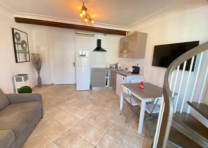 06bj - Beautiful Air-conditioned Duplex With Balcony * 昂蒂布