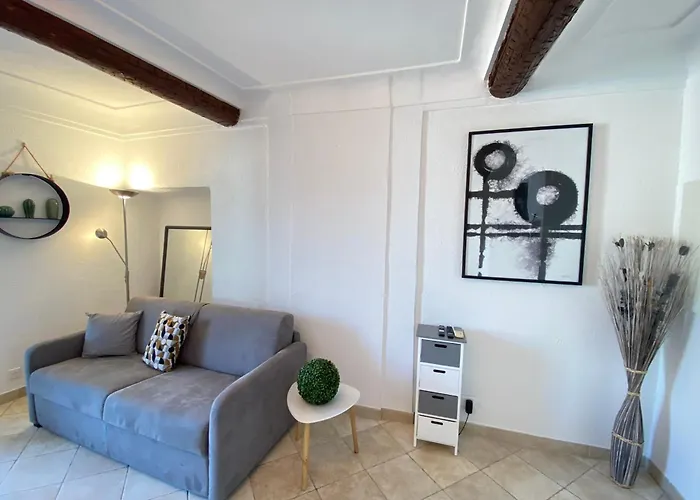 06bj - Beautiful Air-conditioned Duplex With Balcony Apartman